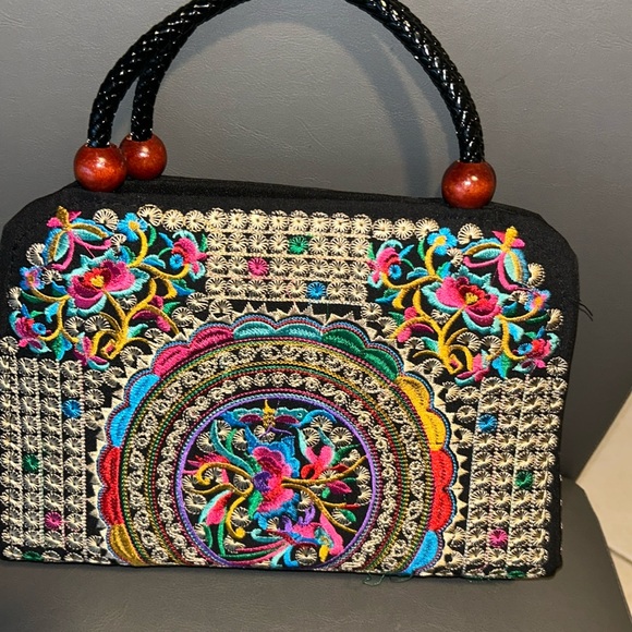 Elegant Black Embroidered Shoulder Bag - Picture 1 of 8